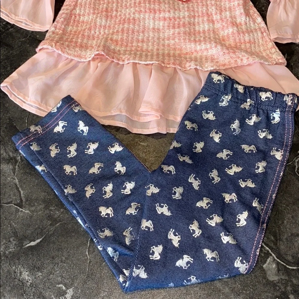 Little Lass Unicorn Bow Ruffle Outfit - Picture 3 of 7